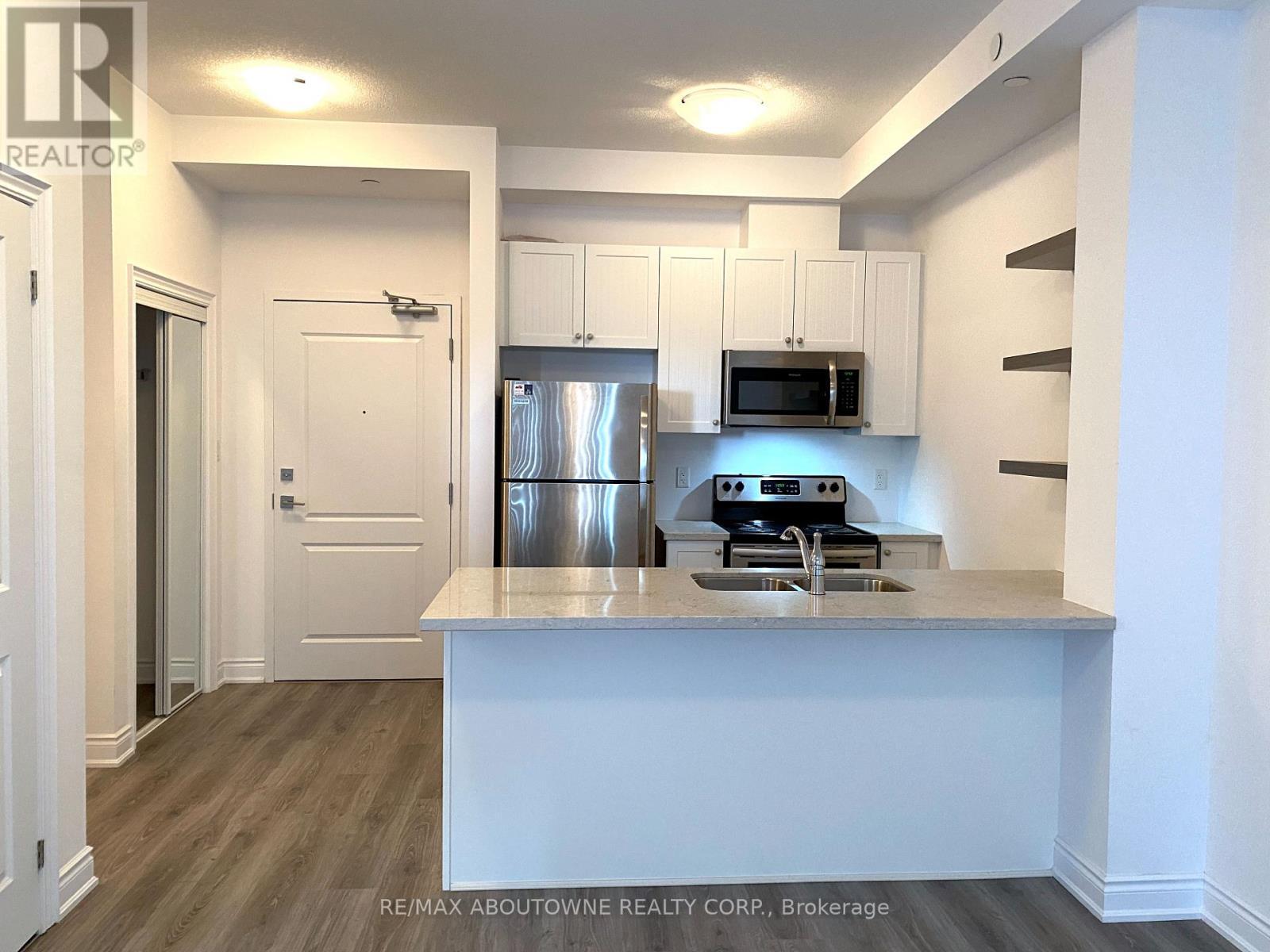 606 - 125 Shoreview Place, Hamilton, ON - Indoor Photo Showing Kitchen With Double Sink