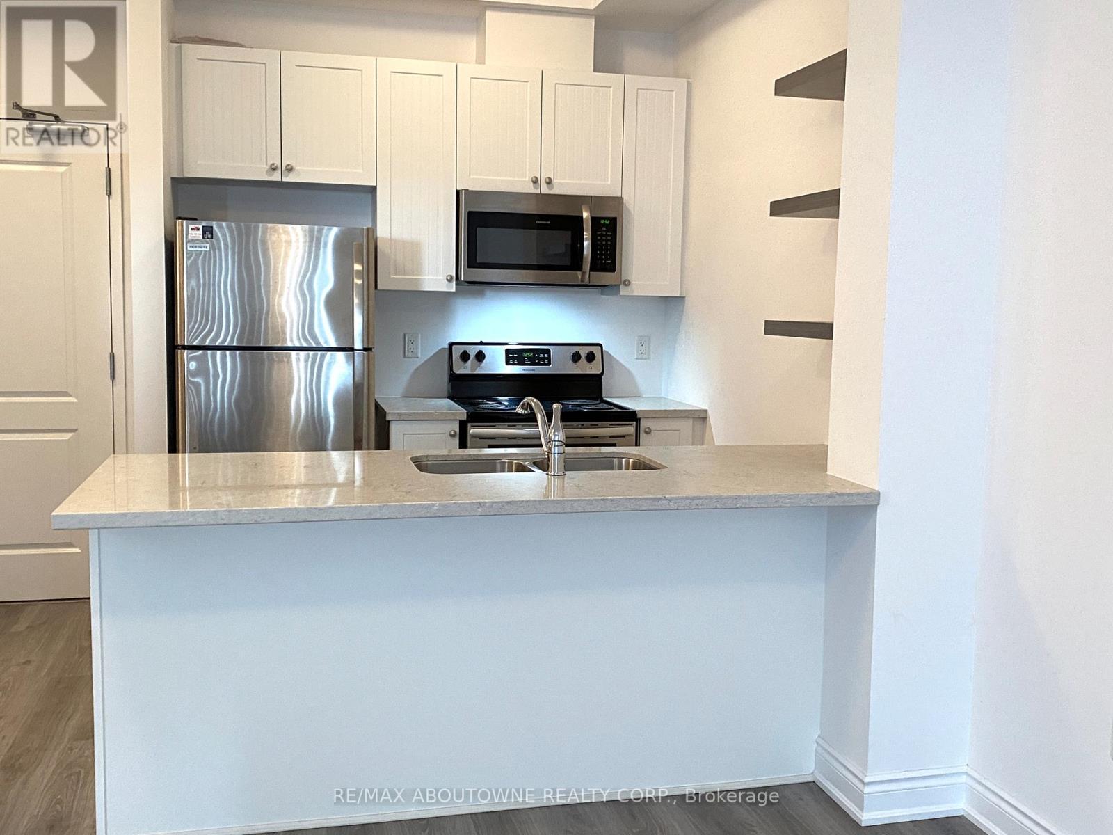 606 - 125 Shoreview Place, Hamilton, ON - Indoor Photo Showing Kitchen With Double Sink