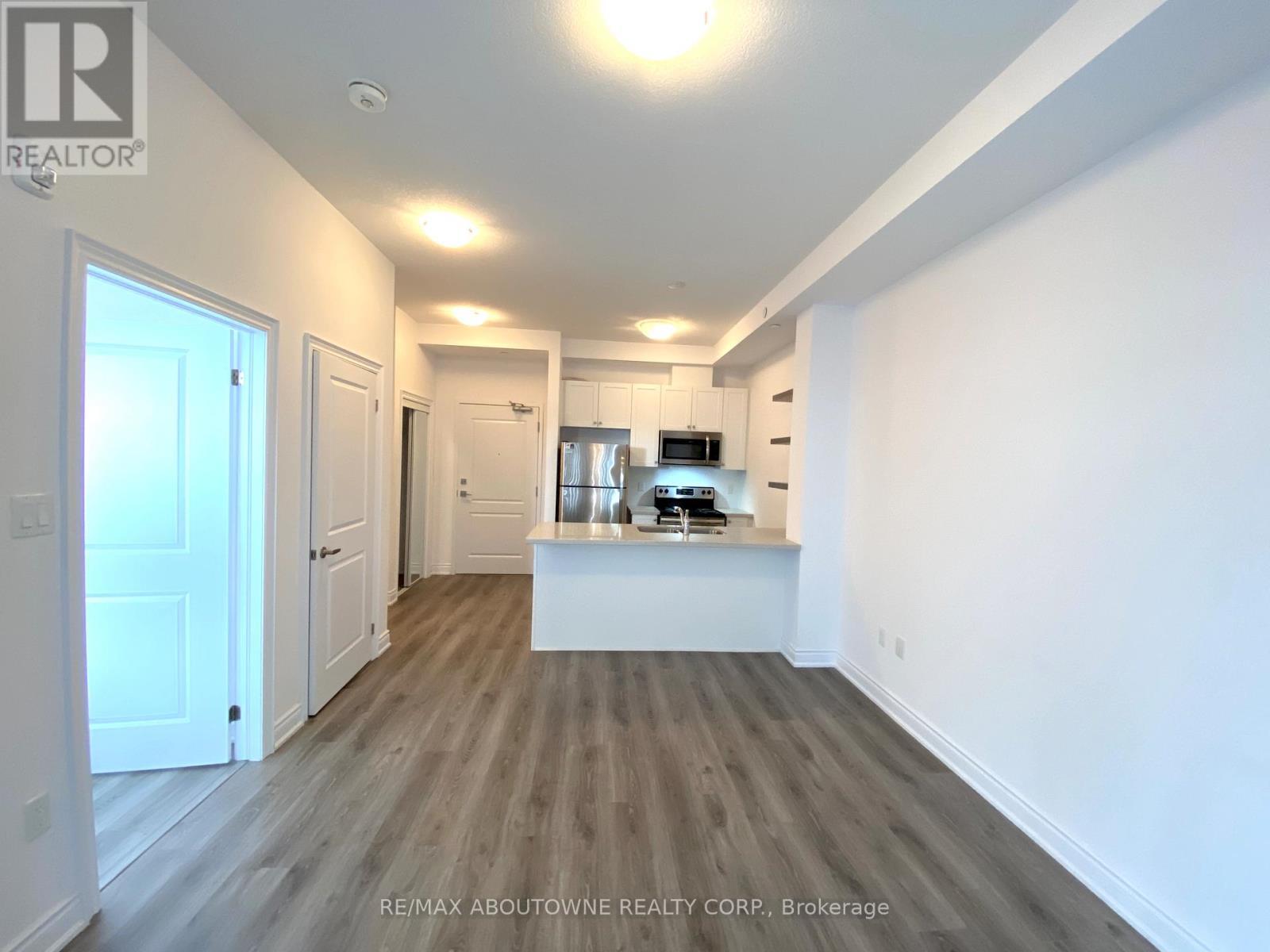 606 - 125 Shoreview Place, Hamilton, ON - Indoor Photo Showing Kitchen