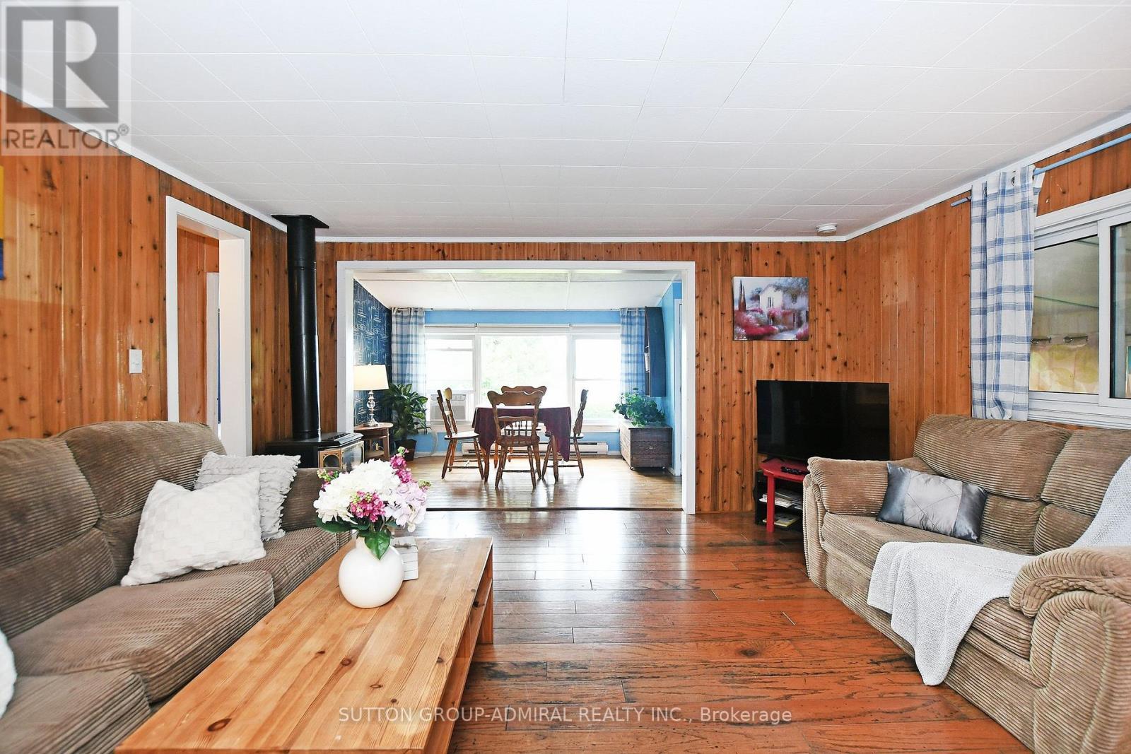 70 Antiquary Road, Kawartha Lakes, ON - Indoor Photo Showing Living Room