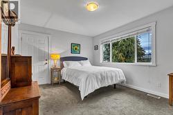 Primary bedroom with direct access to the balcony -