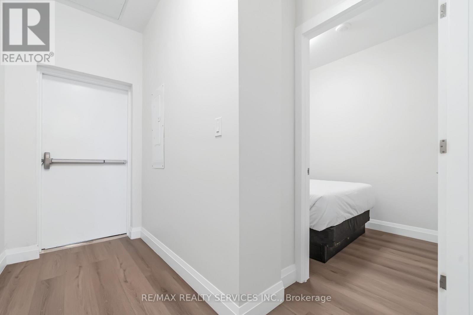 #8 - 30 Dean Park Road, Toronto, ON - Indoor Photo Showing Other Room