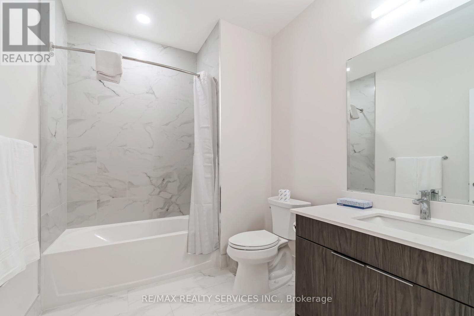 #8 - 30 Dean Park Road, Toronto, ON - Indoor Photo Showing Bathroom