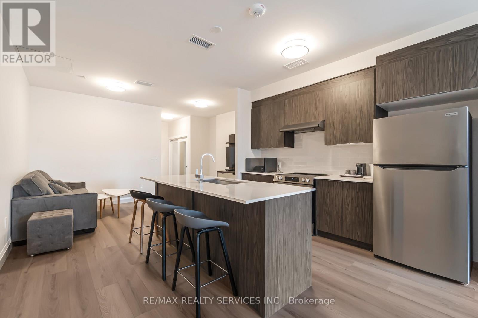 #8 - 30 Dean Park Road, Toronto, ON - Indoor Photo Showing Kitchen