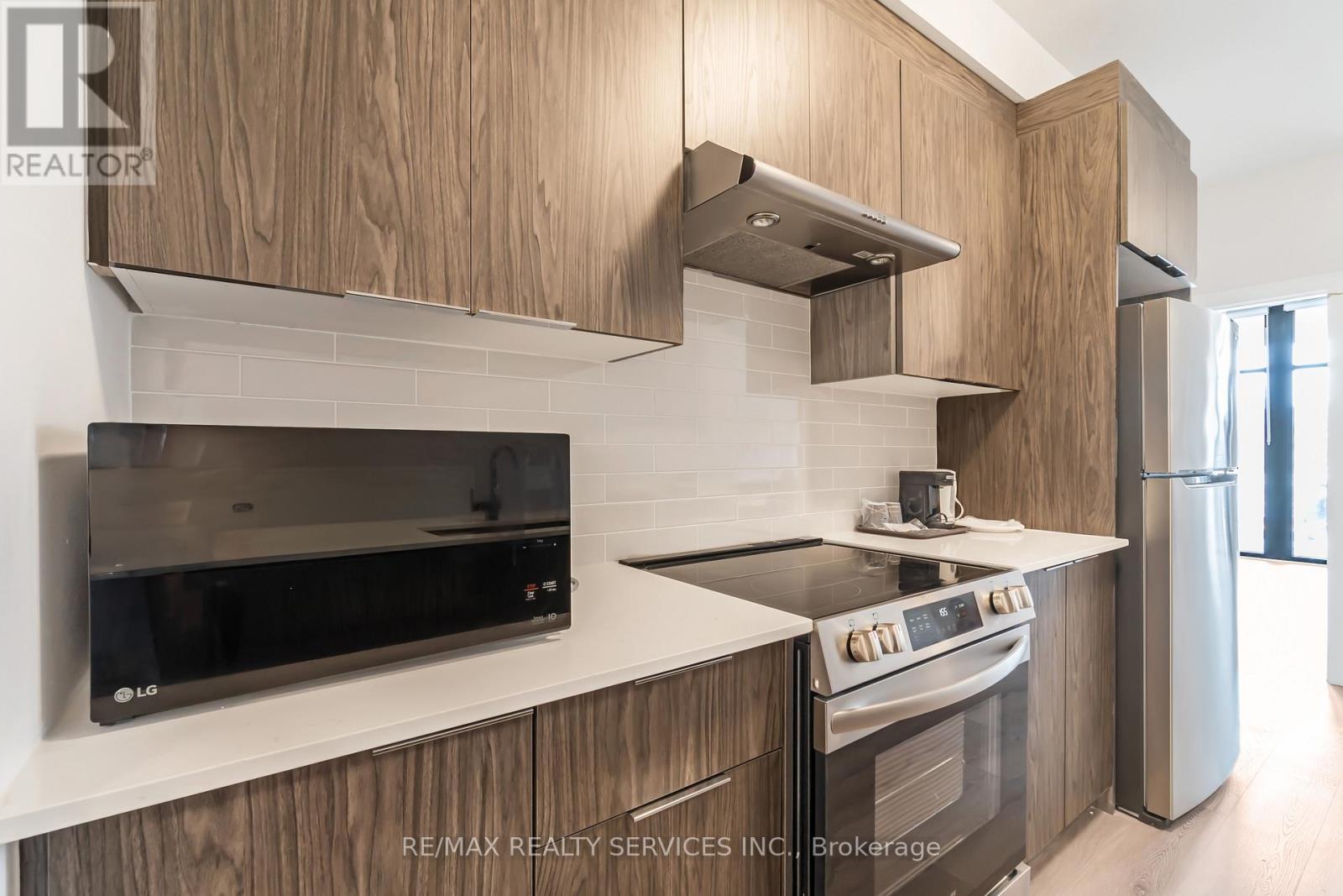 #8 - 30 Dean Park Road, Toronto, ON - Indoor Photo Showing Kitchen With Upgraded Kitchen