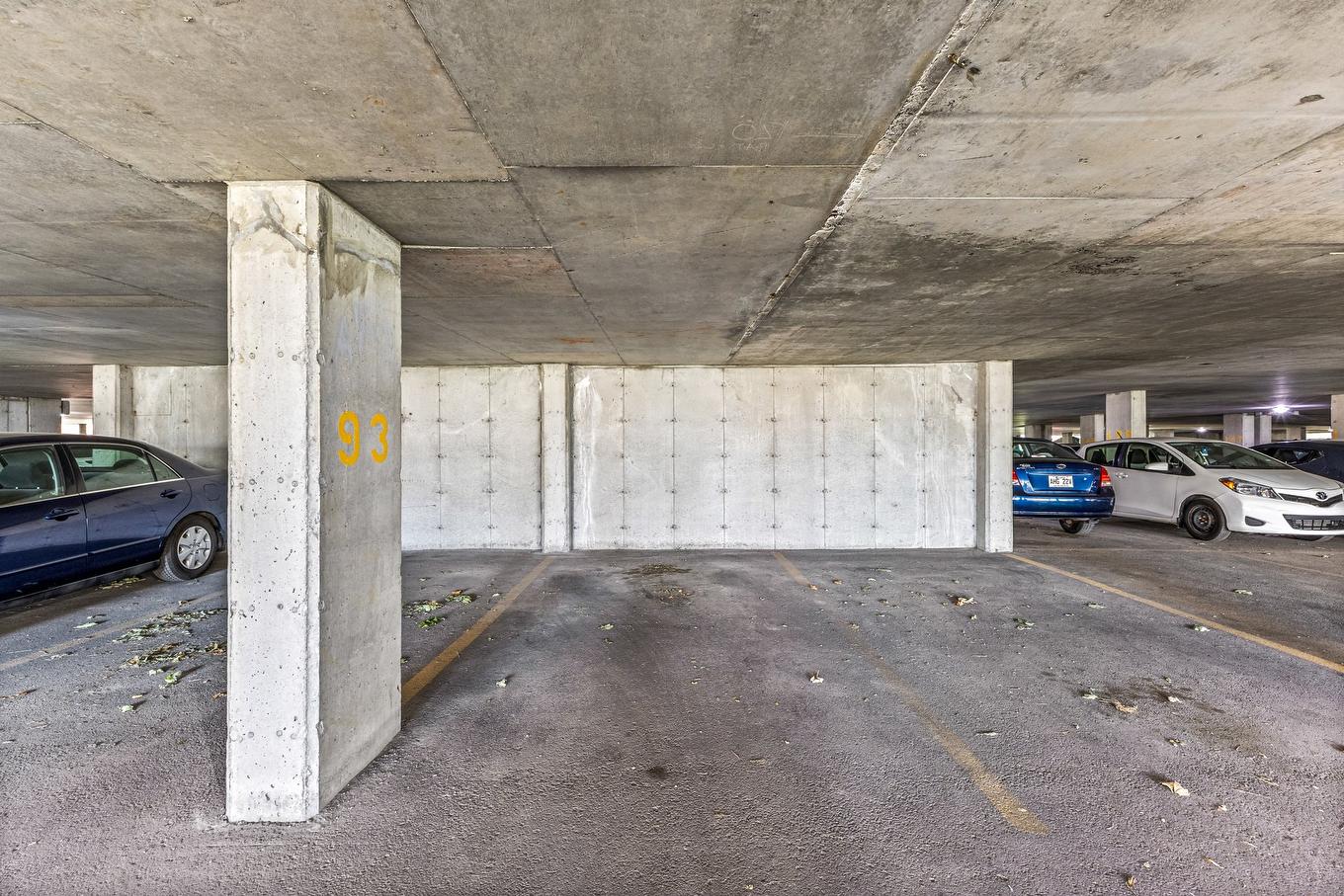 Stationnement - 301-1445 Boul. Le Corbusier, Laval (Laval-Des-Rapides), QC - Indoor Photo Showing Garage