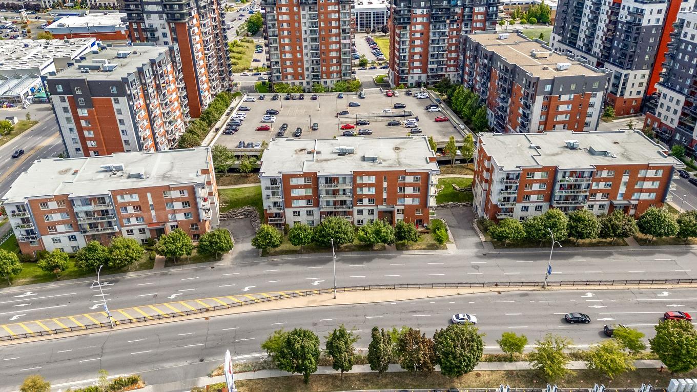 Photo aérienne - 301-1445 Boul. Le Corbusier, Laval (Laval-Des-Rapides), QC - Outdoor