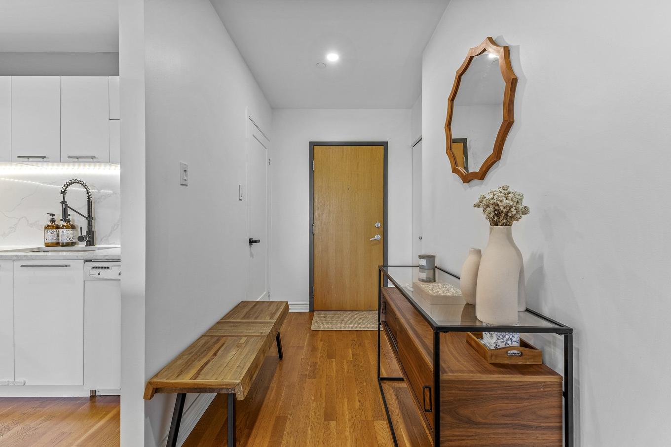 Hall d'entrée/Vestibule - 301-1445 Boul. Le Corbusier, Laval (Laval-Des-Rapides), QC - Indoor