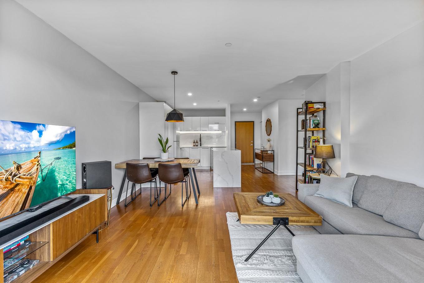 Vue d'ensemble - 301-1445 Boul. Le Corbusier, Laval (Laval-Des-Rapides), QC - Indoor Photo Showing Living Room