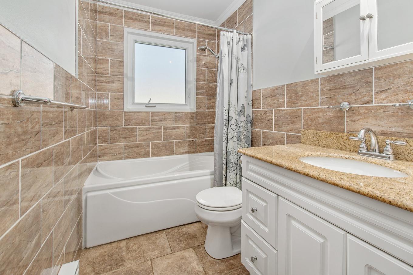 Salle de bains - 968 Rue Le Gardeur, Mascouche, QC - Indoor Photo Showing Bathroom