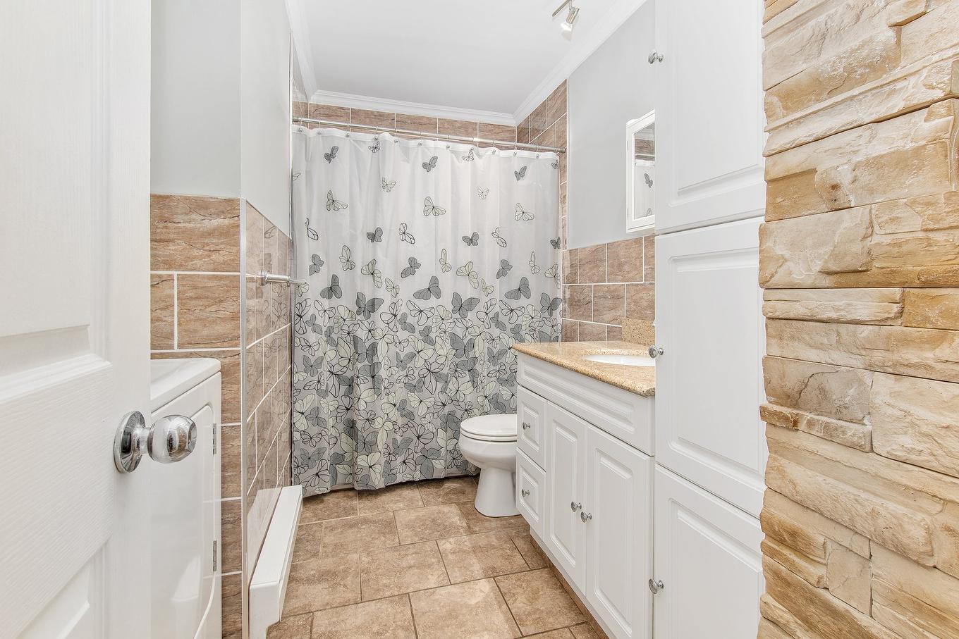 Salle de bains - 968 Rue Le Gardeur, Mascouche, QC - Indoor Photo Showing Bathroom