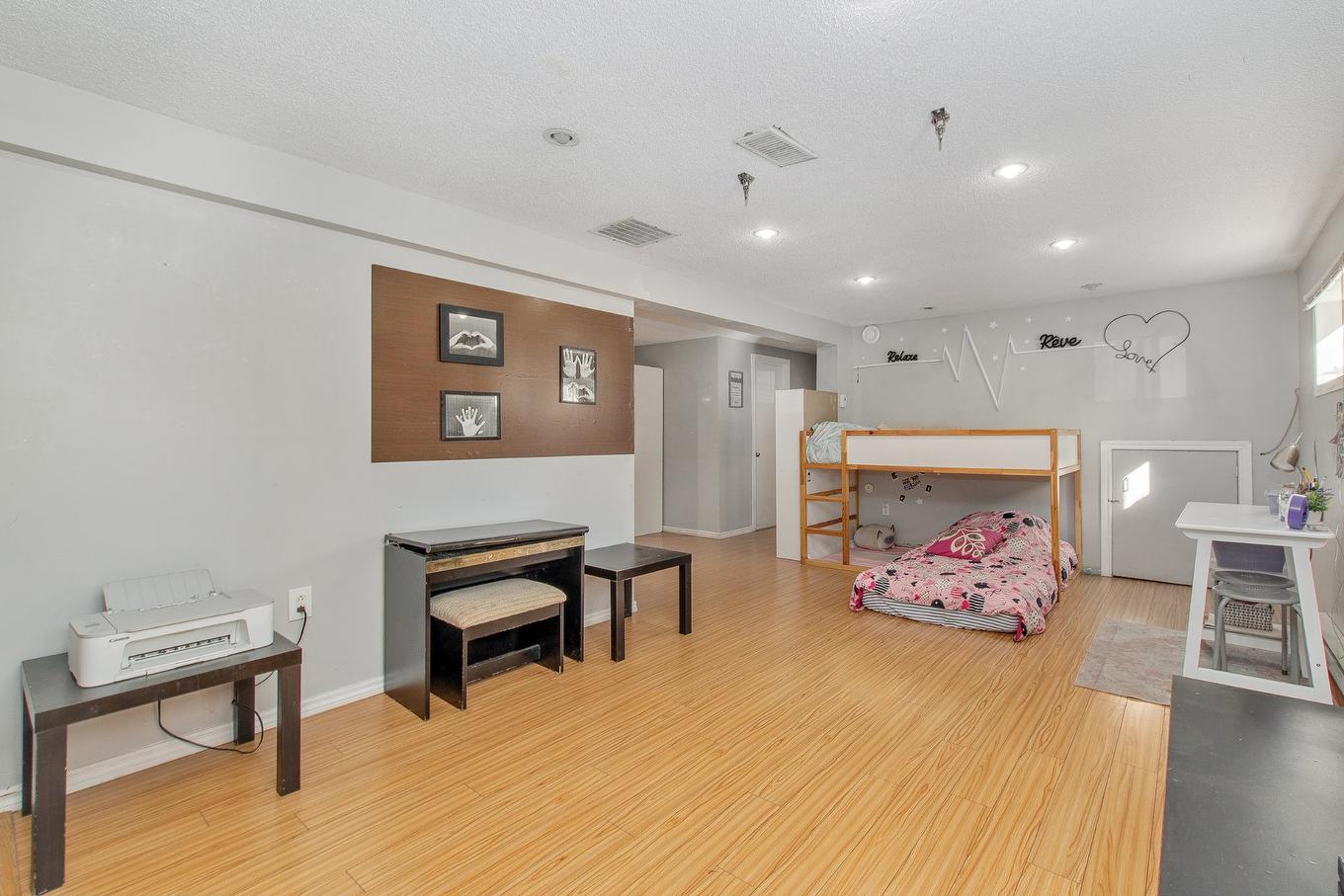 Salle familiale - 968 Rue Le Gardeur, Mascouche, QC - Indoor