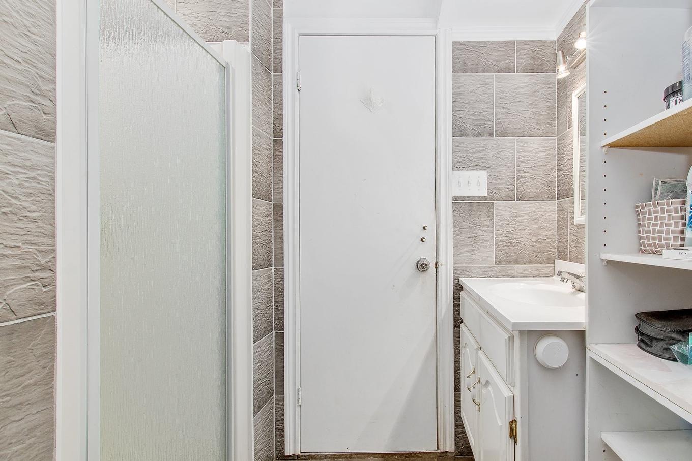 Salle de bains - 968 Rue Le Gardeur, Mascouche, QC - Indoor Photo Showing Bathroom