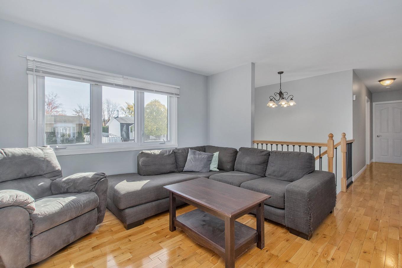 Salon - 968 Rue Le Gardeur, Mascouche, QC - Indoor Photo Showing Living Room