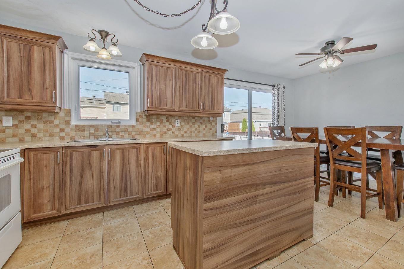Cuisine - 968 Rue Le Gardeur, Mascouche, QC - Indoor Photo Showing Kitchen