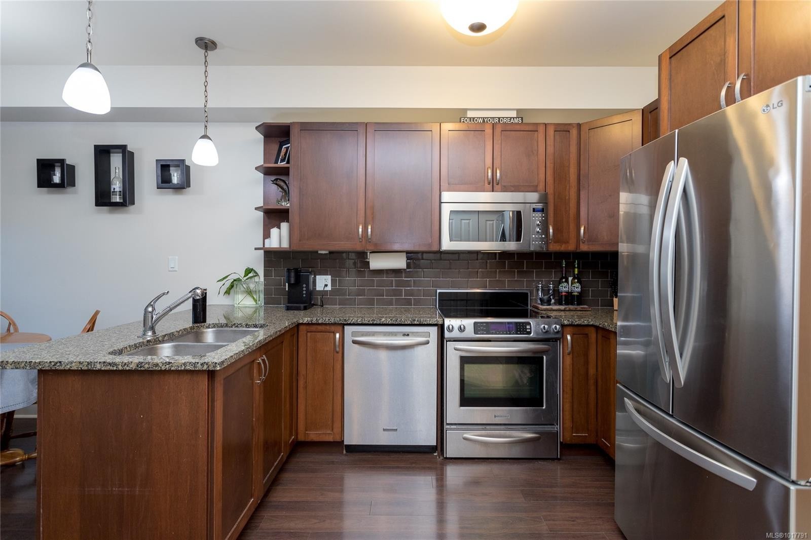 311-866 Brock Ave, Langford, BC - Indoor Photo Showing Kitchen With Double Sink
