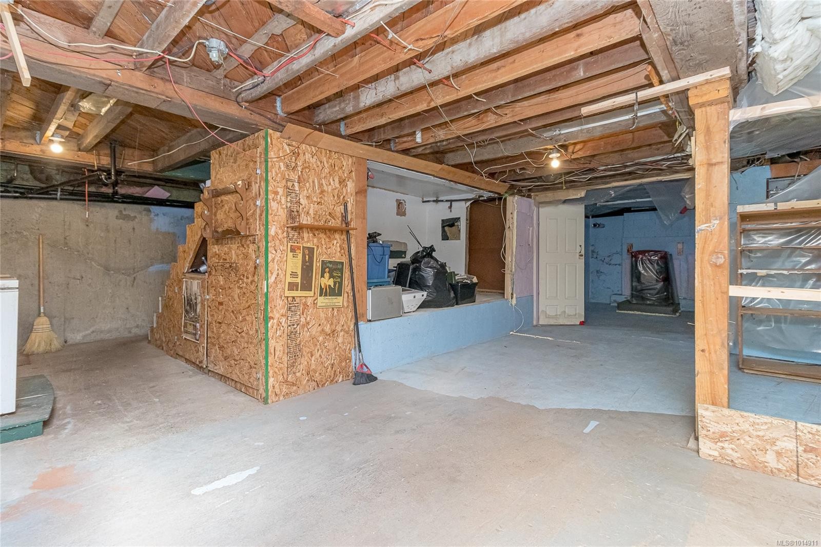 160 Comiaken Ave, Lake Cowichan, BC