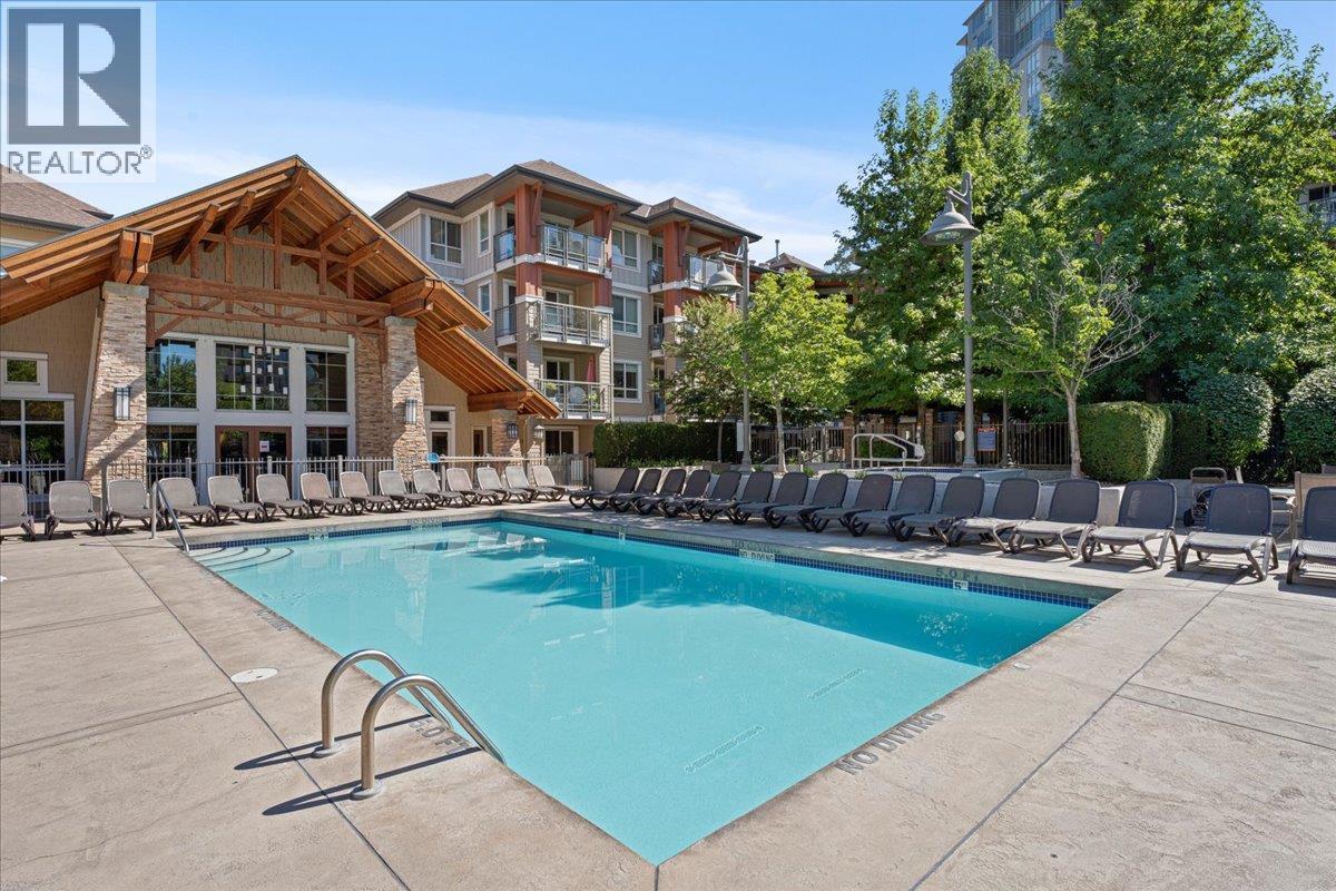 1099 Sunset Drive Unit# 424, Kelowna, BC - Outdoor With In Ground Pool
