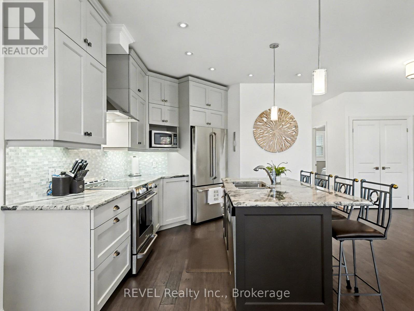 A7 - 7 Aberdeen Lane S, Niagara-On-The-Lake (Town), ON - Indoor Photo Showing Kitchen With Upgraded Kitchen