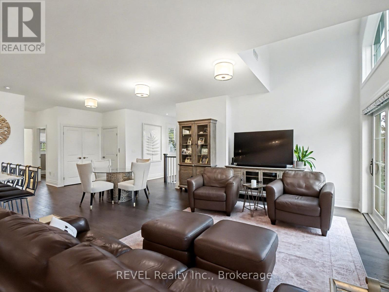 A7 - 7 Aberdeen Lane S, Niagara-On-The-Lake (Town), ON - Indoor Photo Showing Living Room