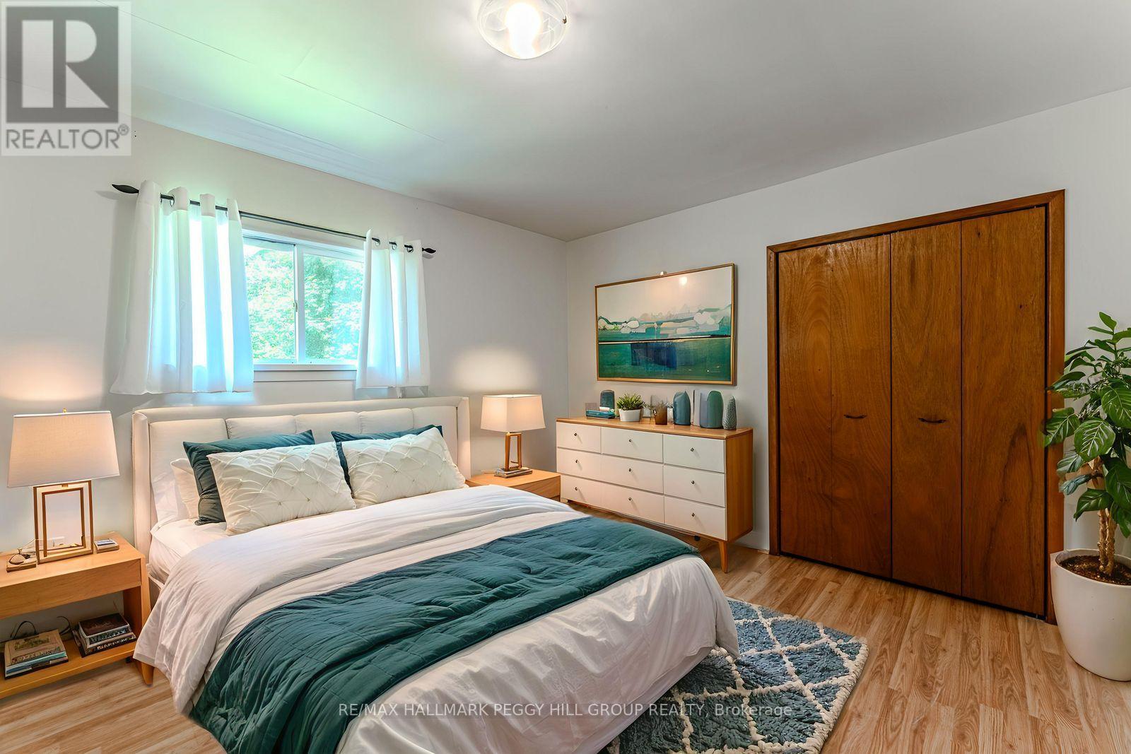332 Baxter Loop Road, Georgian Bay, ON - Indoor Photo Showing Bedroom