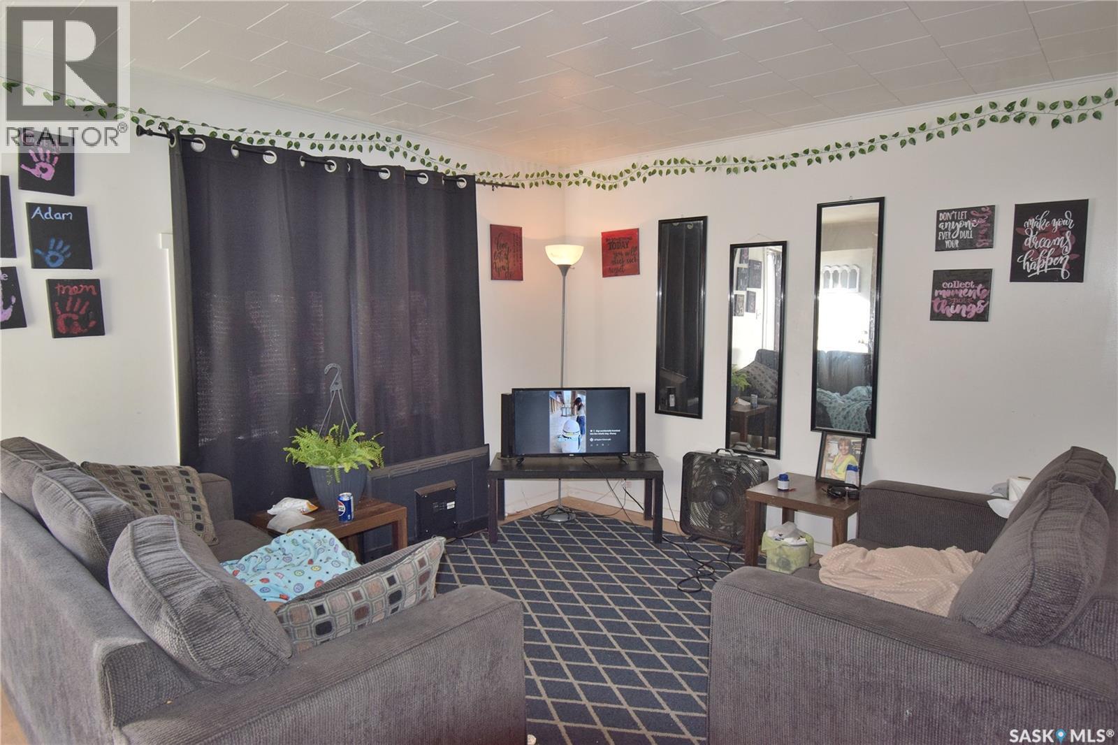 860 13Th Street W, Prince Albert, SK - Indoor Photo Showing Other Room