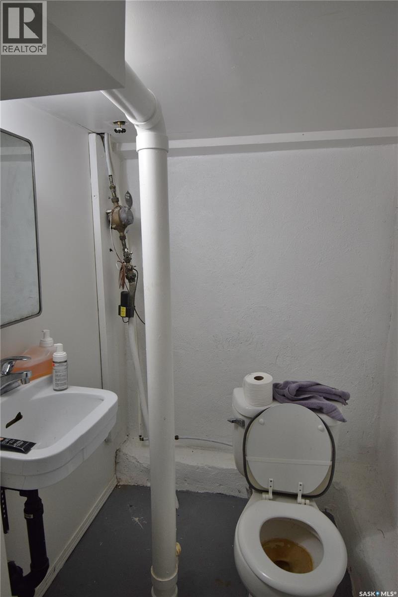 860 13Th Street W, Prince Albert, SK - Indoor Photo Showing Bathroom