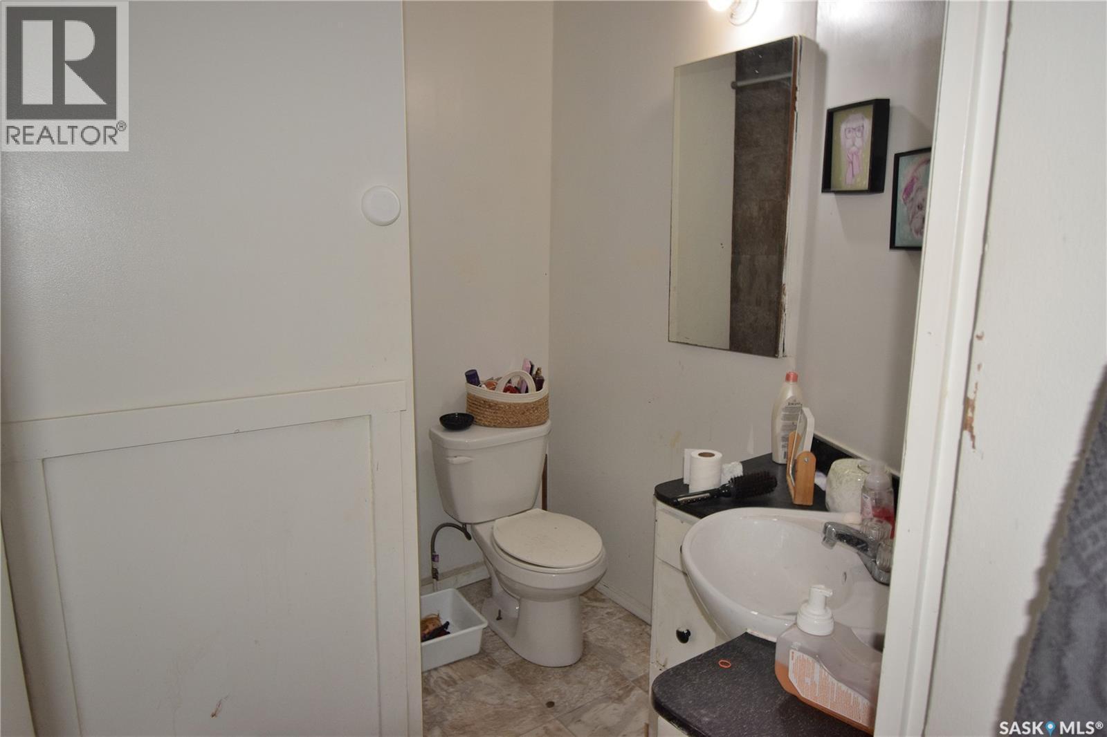 860 13Th Street W, Prince Albert, SK - Indoor Photo Showing Bathroom