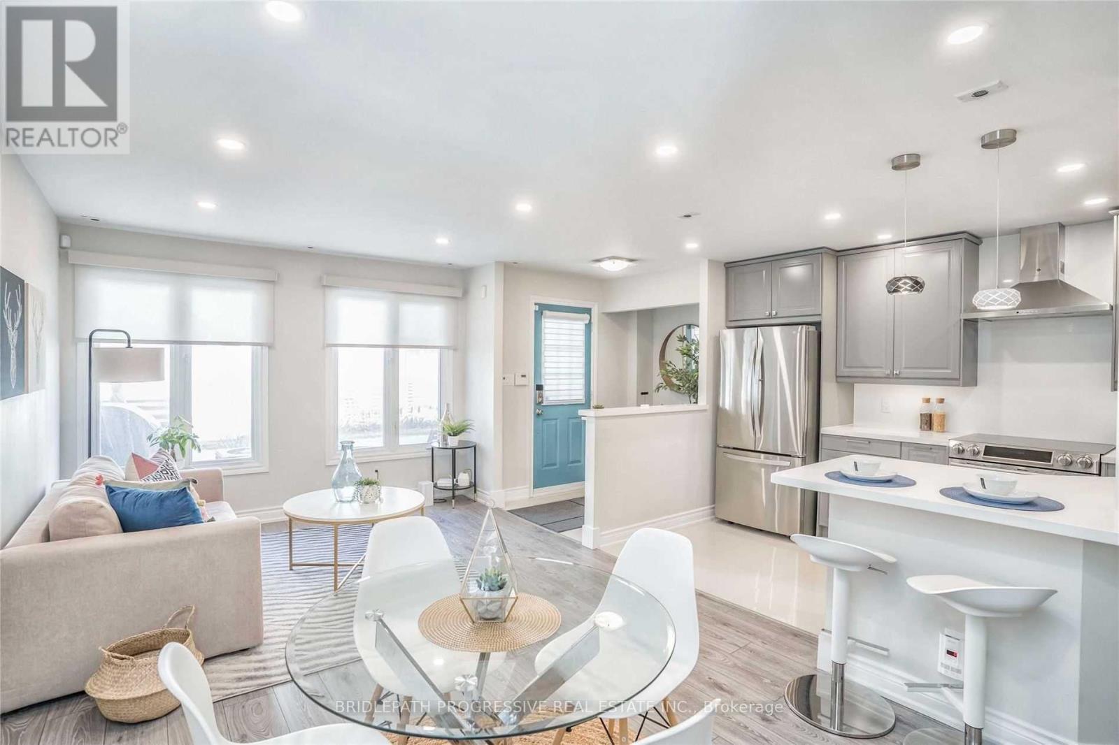 82 - 151 Townsgate Drive, Vaughan, ON - Indoor