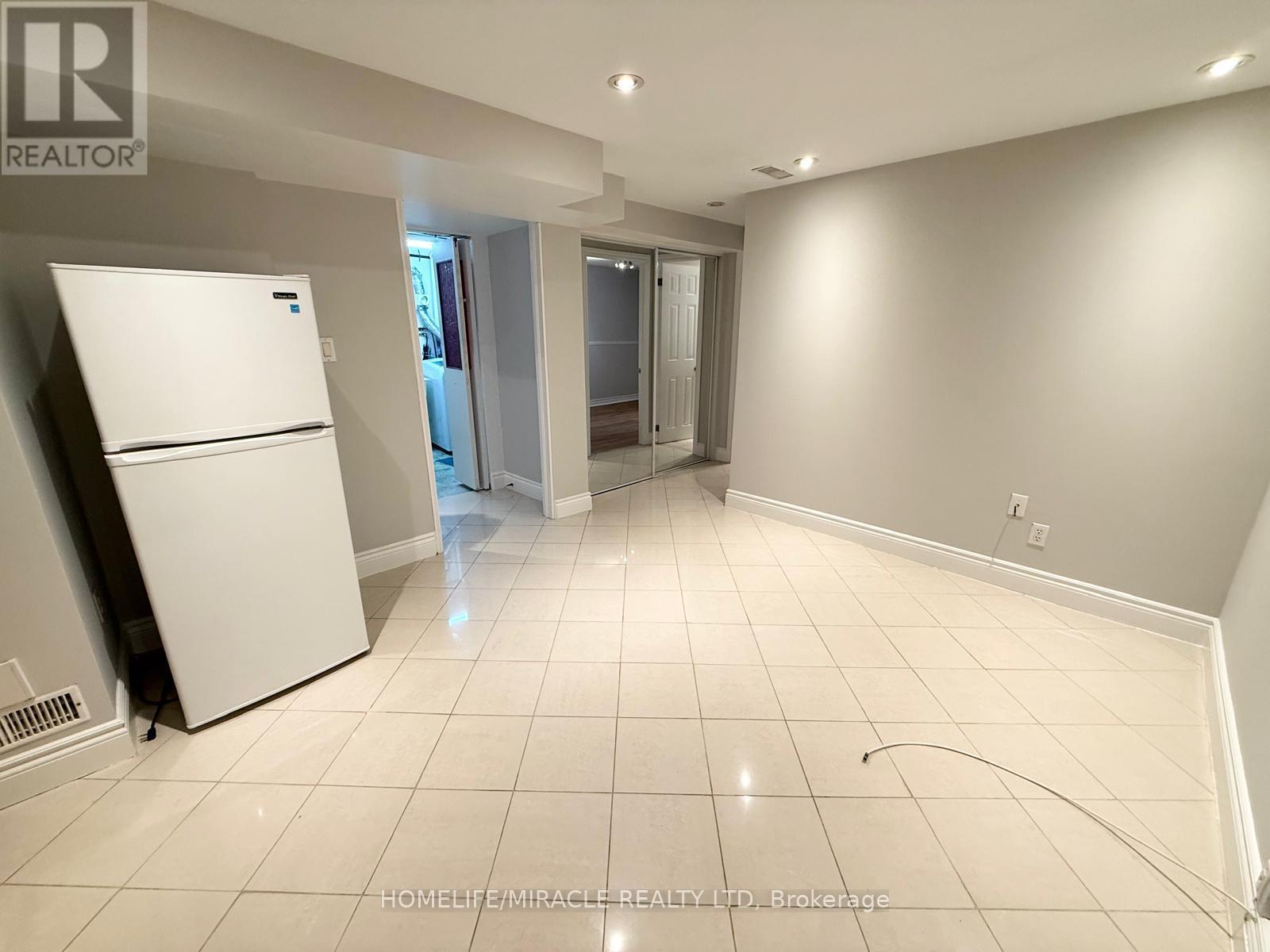 Basement Kitchen - 91 Garside Crescent, Brampton, ON - Indoor