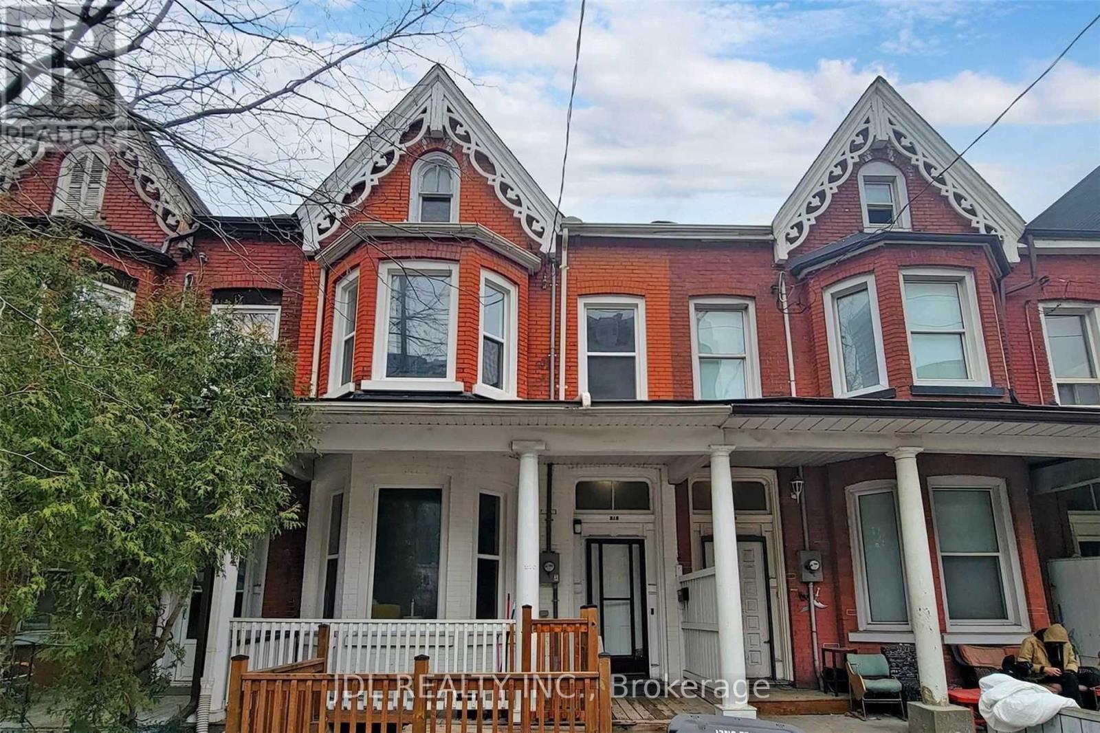 216 Mc Caul Street, Toronto, ON - Outdoor With Facade