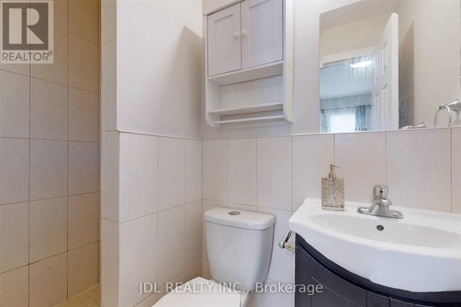 216 Mc Caul Street, Toronto, ON - Indoor Photo Showing Bathroom