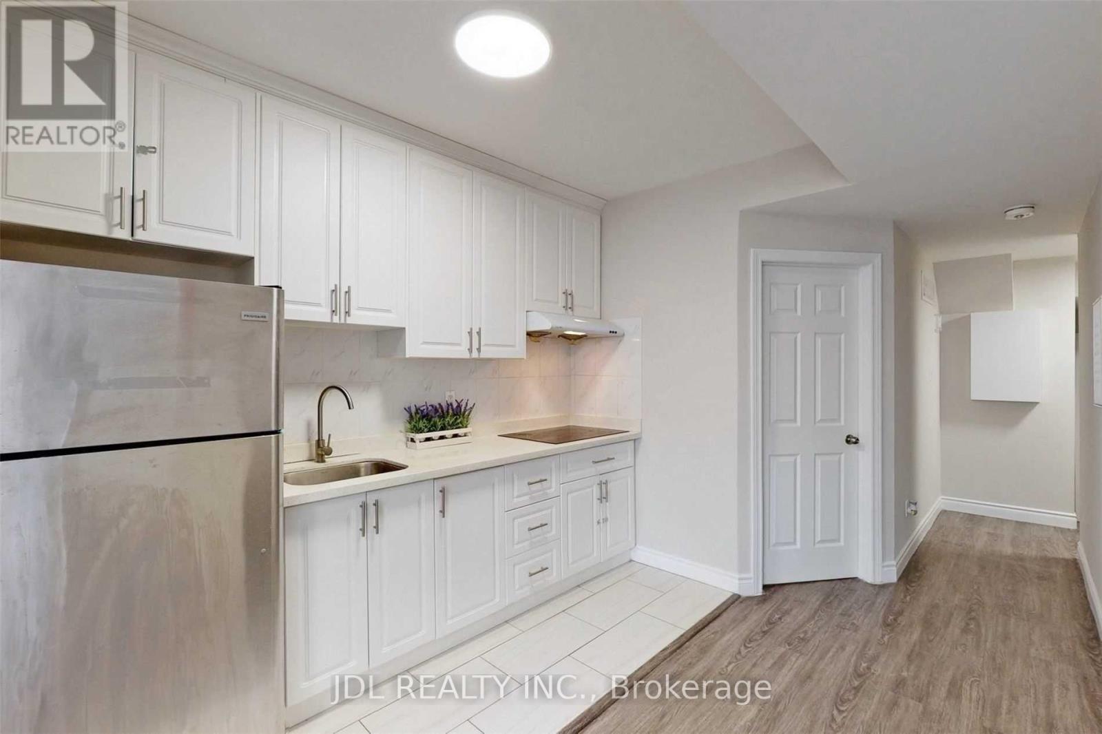 216 Mc Caul Street, Toronto, ON - Indoor Photo Showing Kitchen