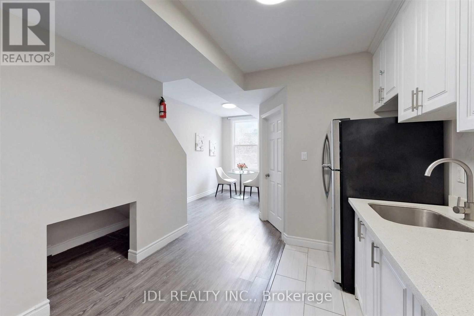 216 Mc Caul Street, Toronto, ON - Indoor Photo Showing Kitchen