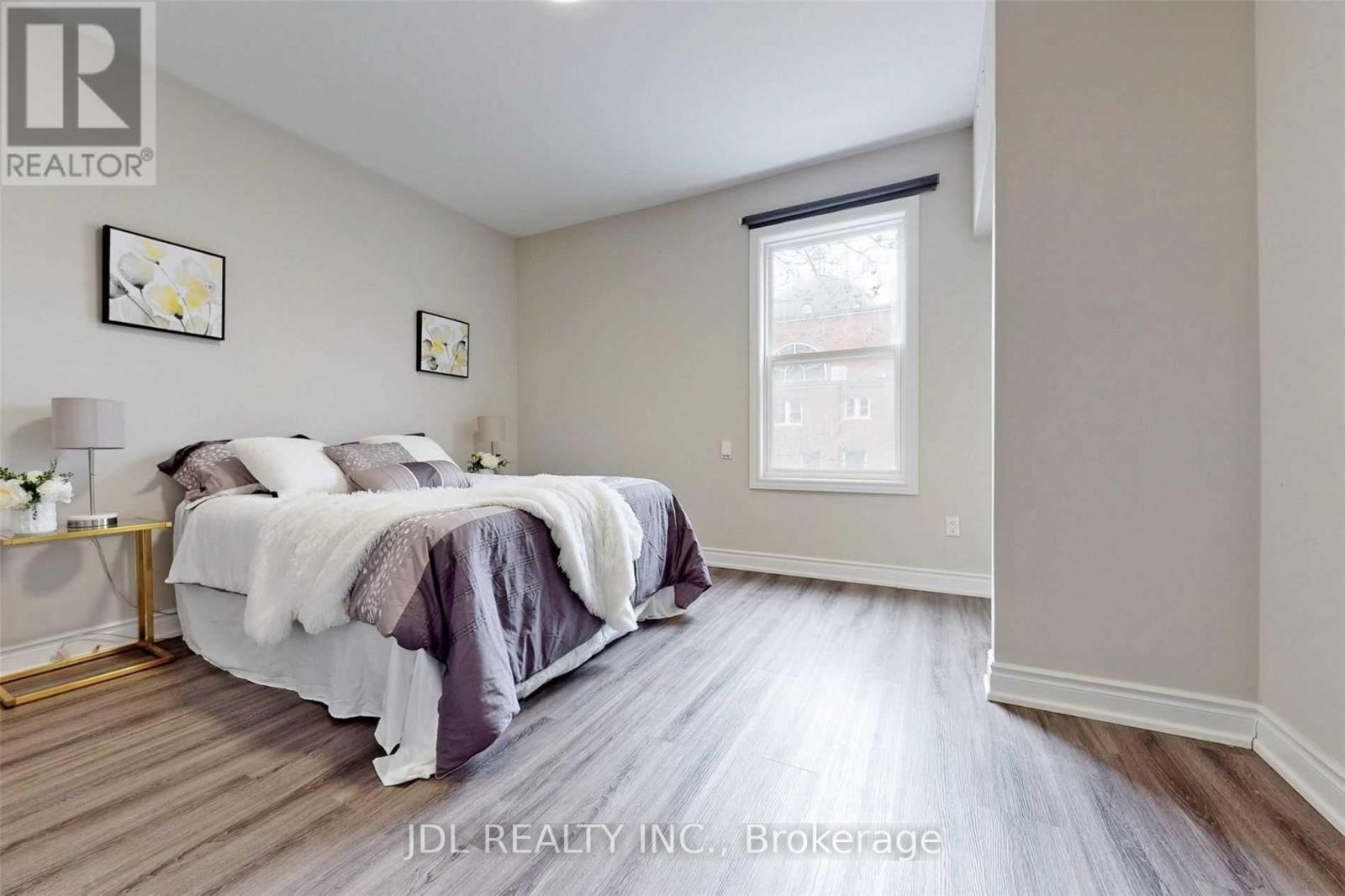 216 Mc Caul Street, Toronto, ON - Indoor Photo Showing Bedroom