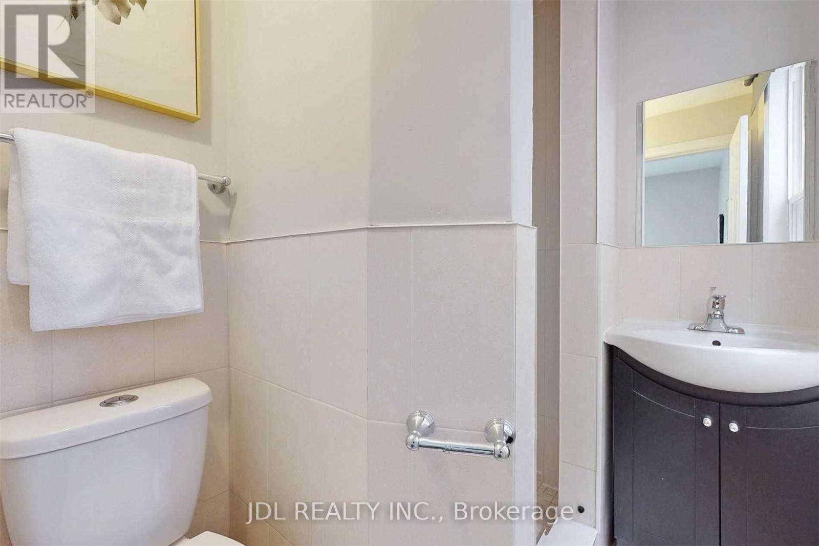216 Mc Caul Street, Toronto, ON - Indoor Photo Showing Bathroom