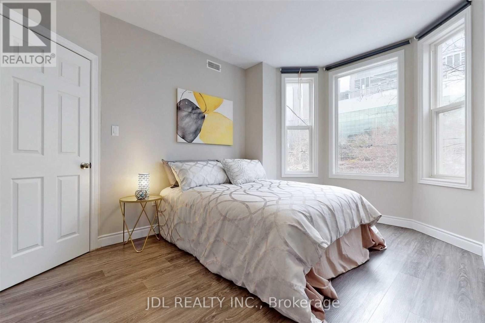 216 Mc Caul Street, Toronto, ON - Indoor Photo Showing Bedroom