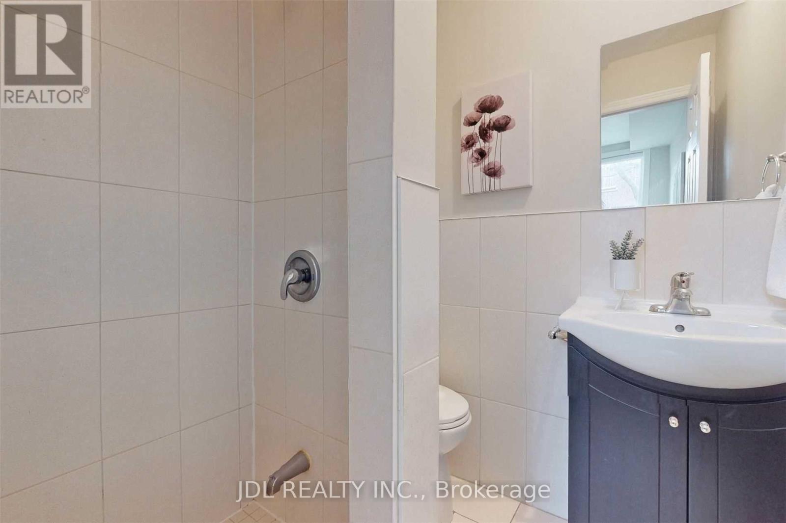 216 Mc Caul Street, Toronto, ON - Indoor Photo Showing Bathroom