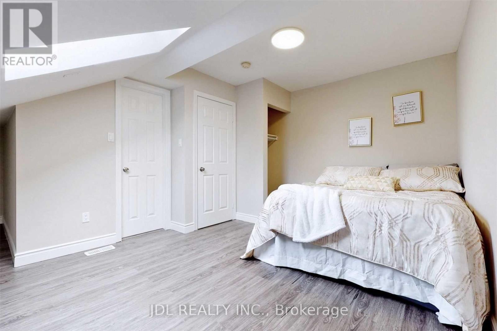216 Mc Caul Street, Toronto, ON - Indoor Photo Showing Bedroom