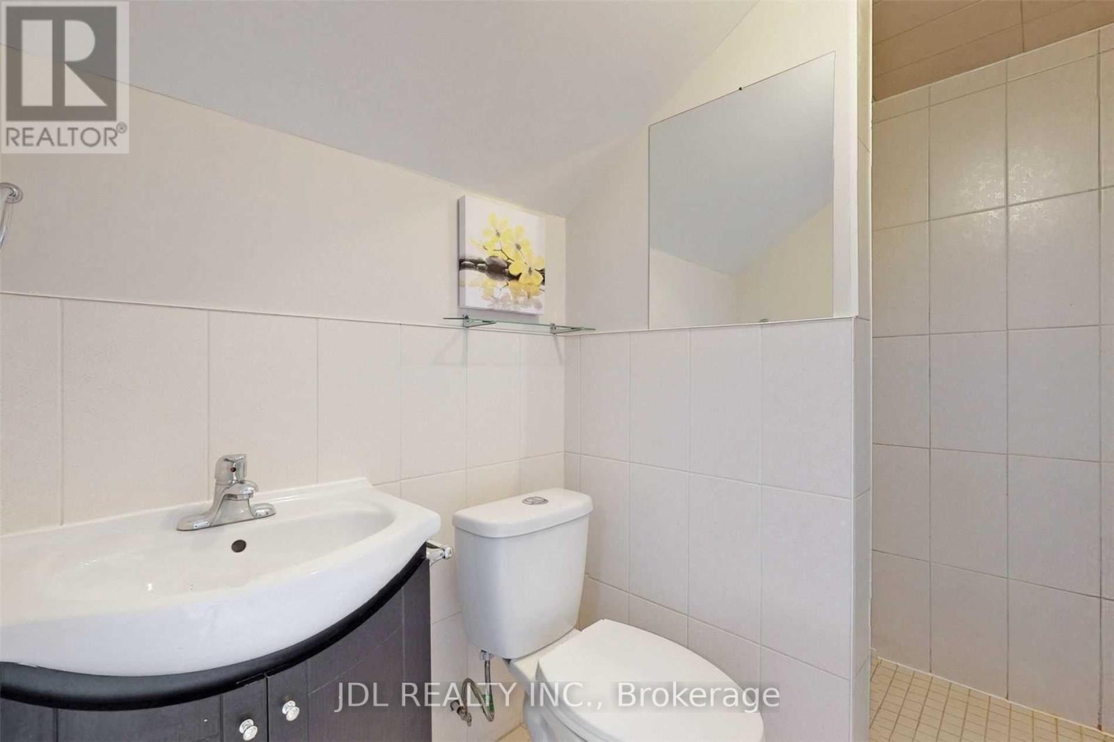 216 Mc Caul Street, Toronto, ON - Indoor Photo Showing Bathroom