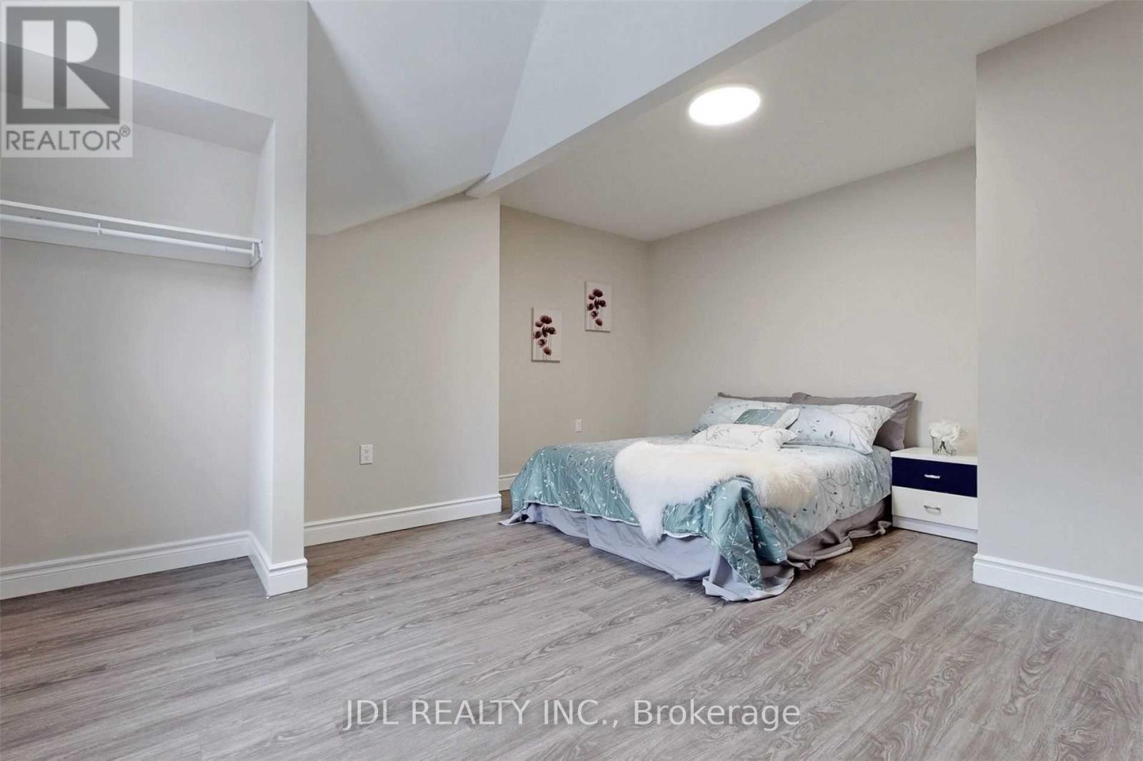216 Mc Caul Street, Toronto, ON - Indoor Photo Showing Bedroom