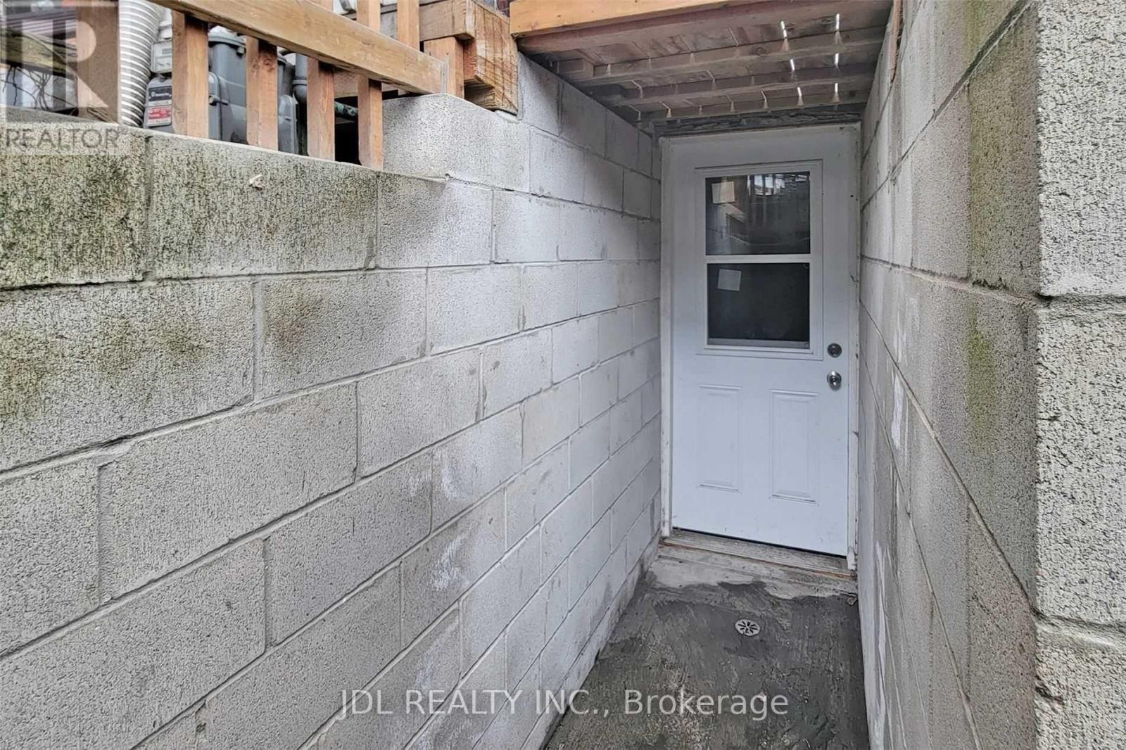 216 Mc Caul Street, Toronto, ON - Photo Showing Other Room