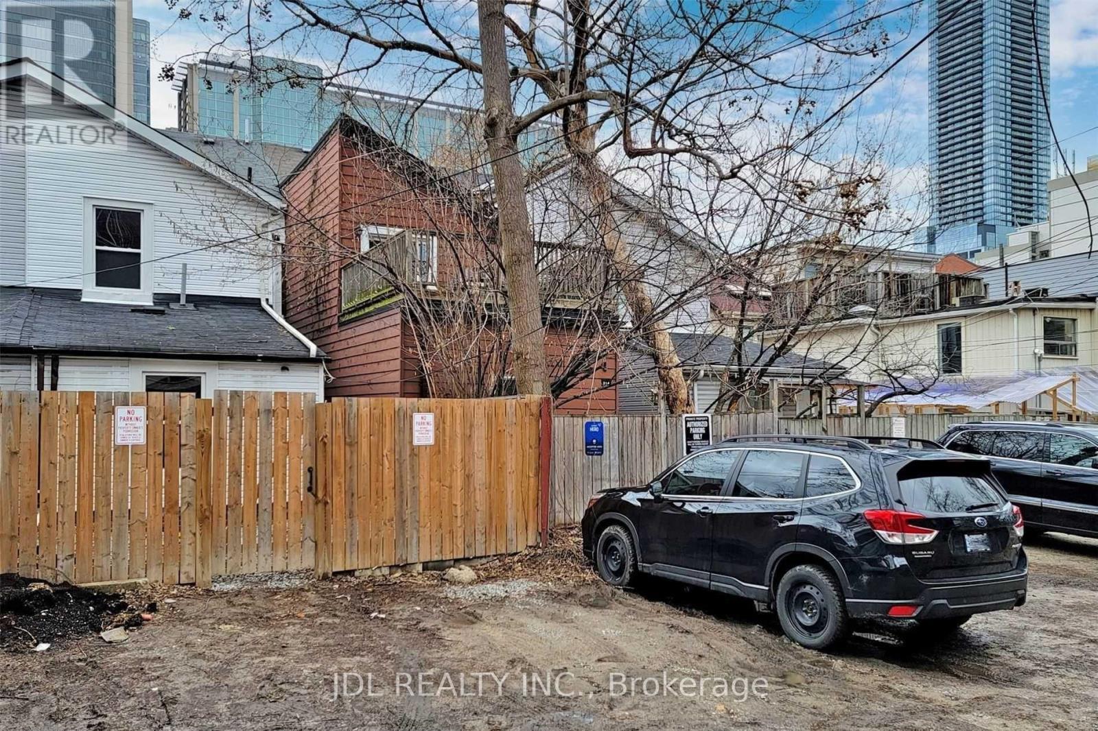 216 Mc Caul Street, Toronto, ON - Outdoor