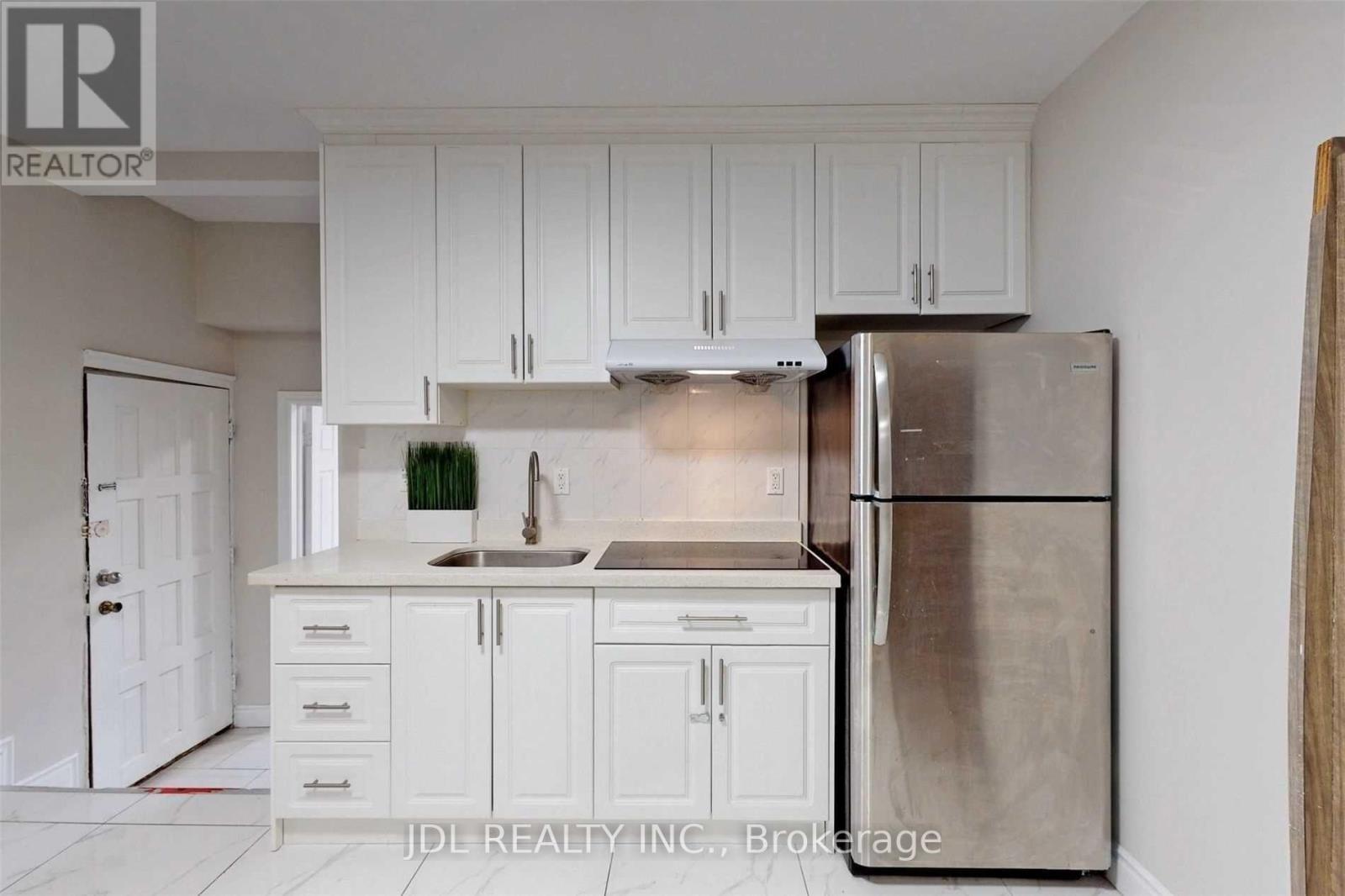 216 Mc Caul Street, Toronto, ON - Indoor Photo Showing Kitchen
