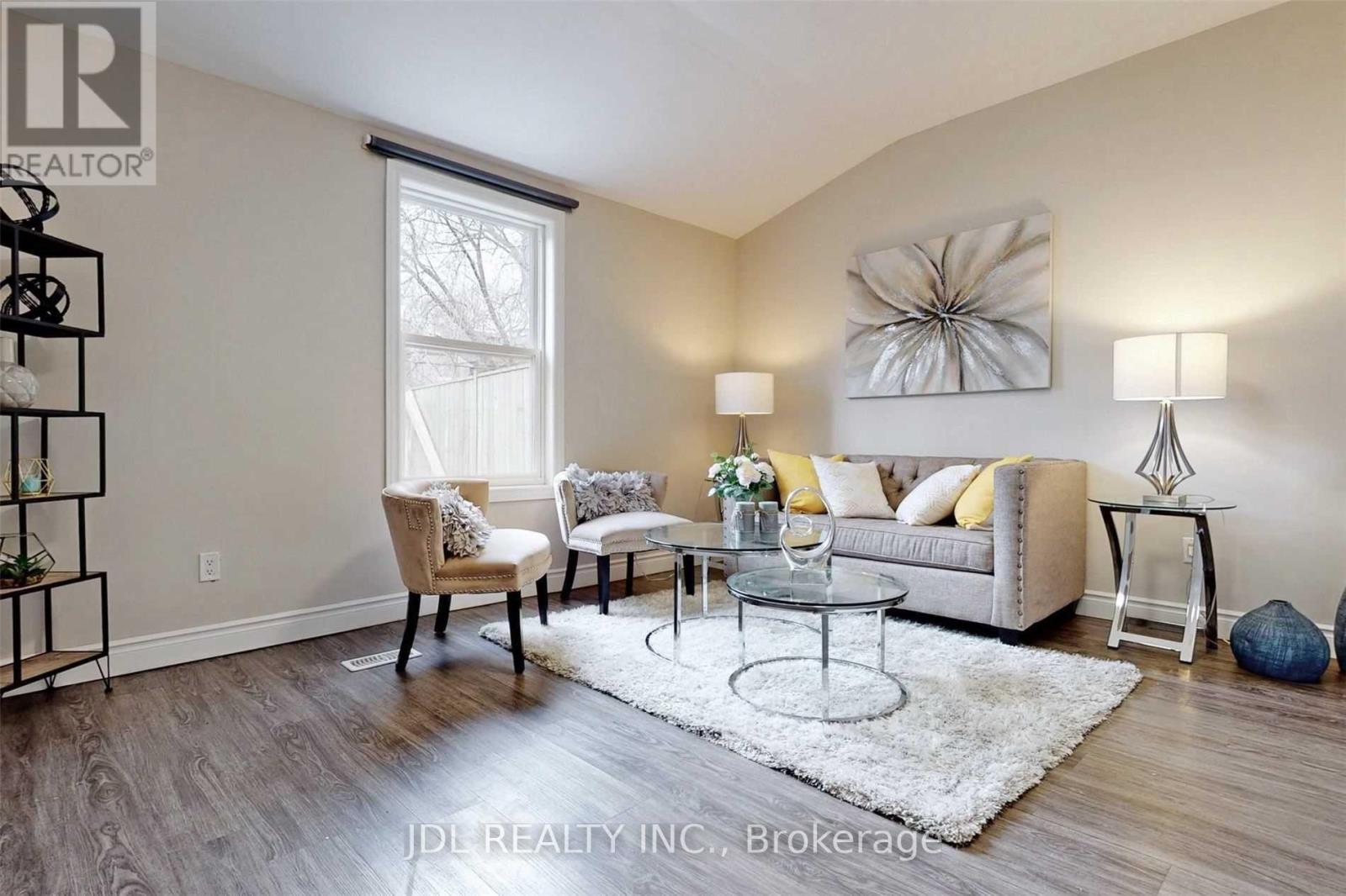 216 Mc Caul Street, Toronto, ON - Indoor Photo Showing Living Room