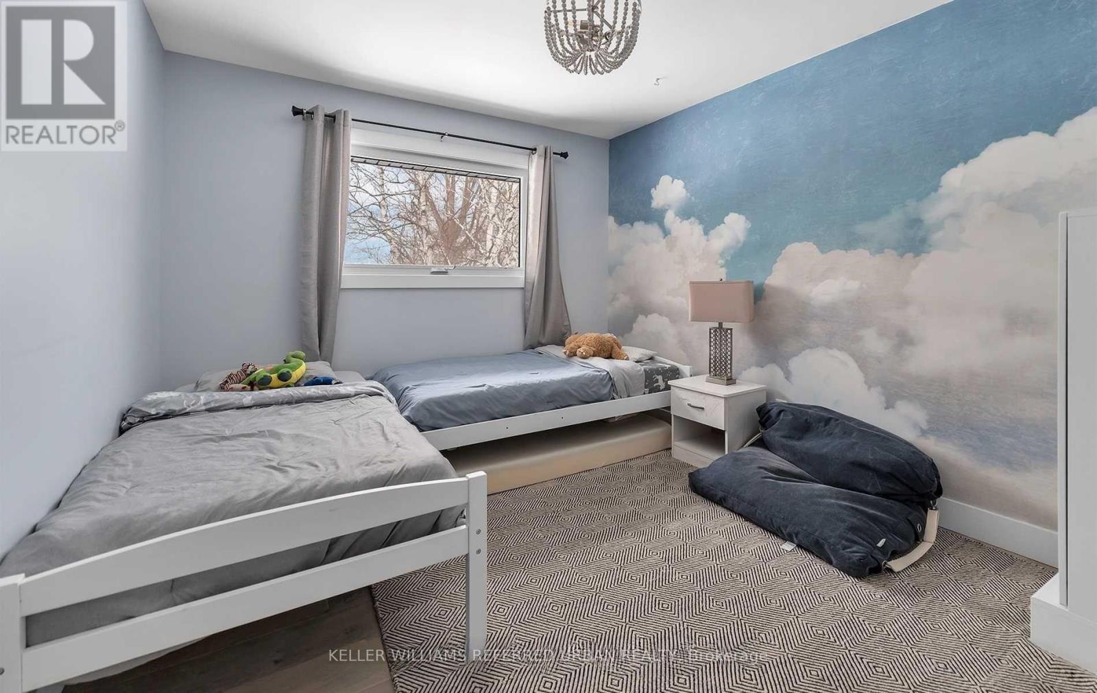 886 Sixth Street, Collingwood, ON - Indoor Photo Showing Bedroom