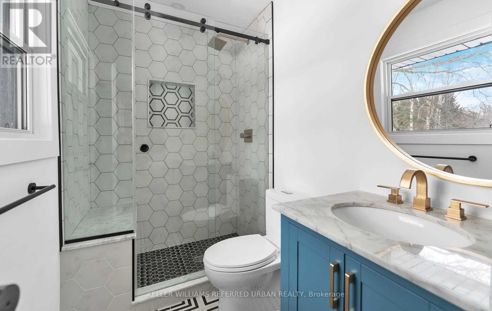 886 Sixth Street, Collingwood, ON - Indoor Photo Showing Bathroom