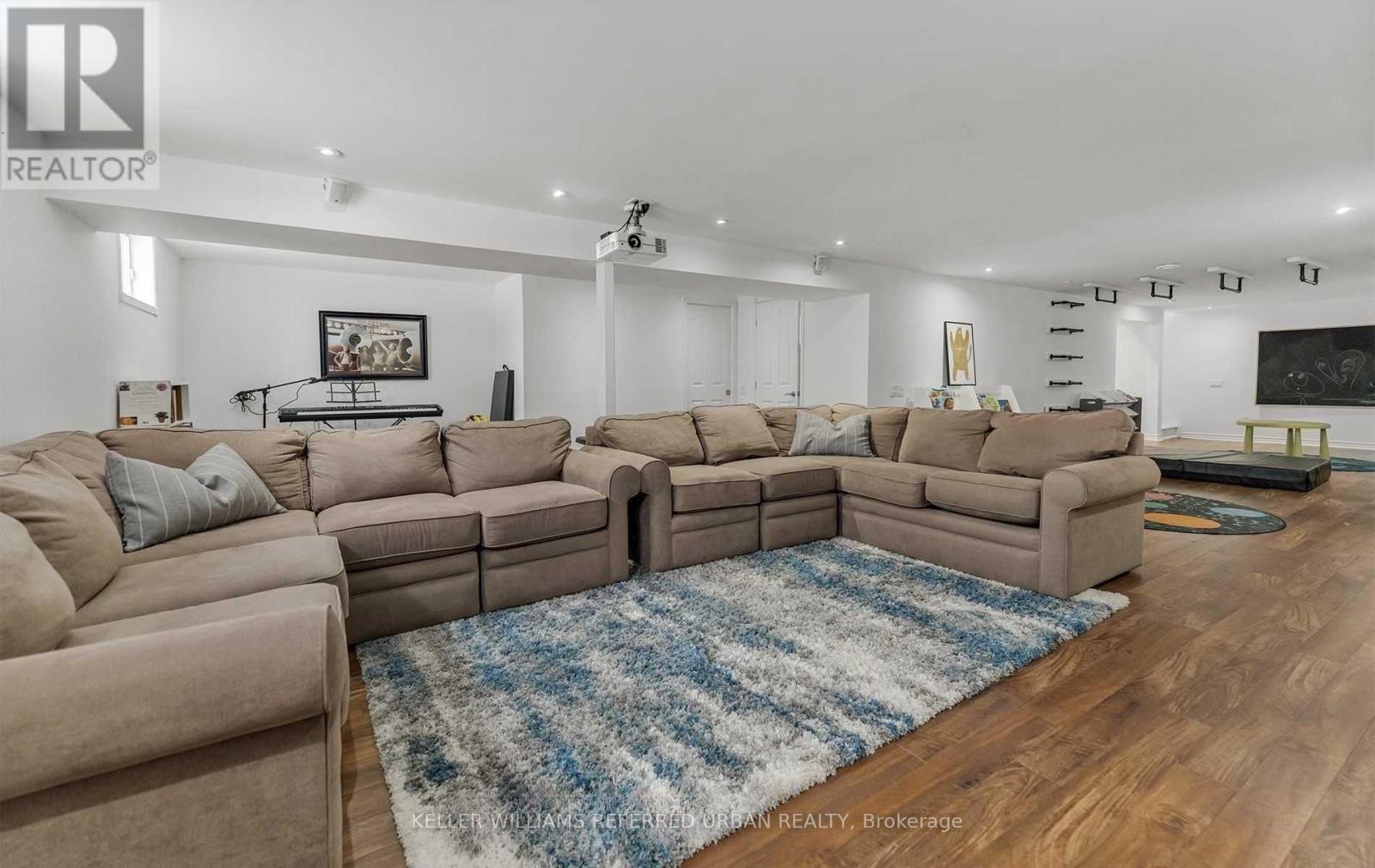 886 Sixth Street, Collingwood, ON - Indoor Photo Showing Living Room