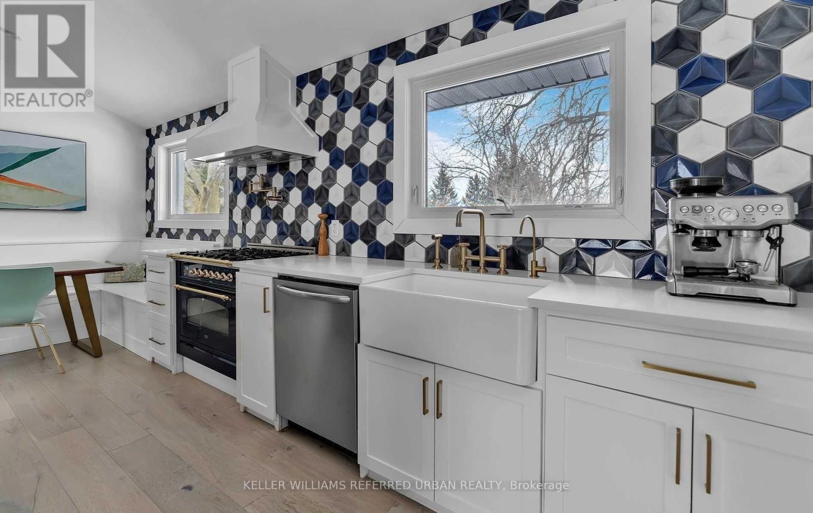 886 Sixth Street, Collingwood, ON - Indoor Photo Showing Laundry Room