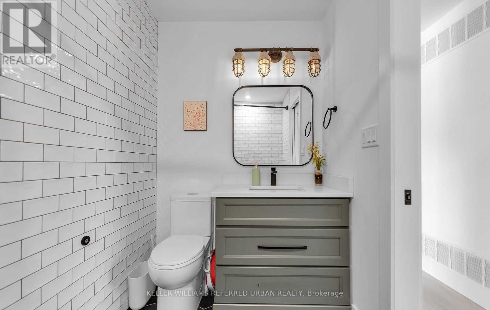 886 Sixth Street, Collingwood, ON - Indoor Photo Showing Bathroom